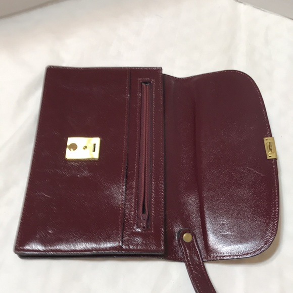 Brown leather wristlet with multi compartments and back zipper - Picture 3 of 7